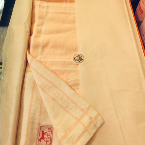 Pink and white Hermès Adada Avalon baby blanket. - Picture 3 of 3
